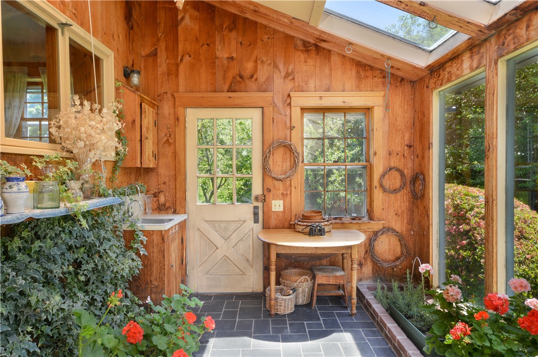 304 3rd Beach Road Middletown, RI 02842 - Photo 15 of 42