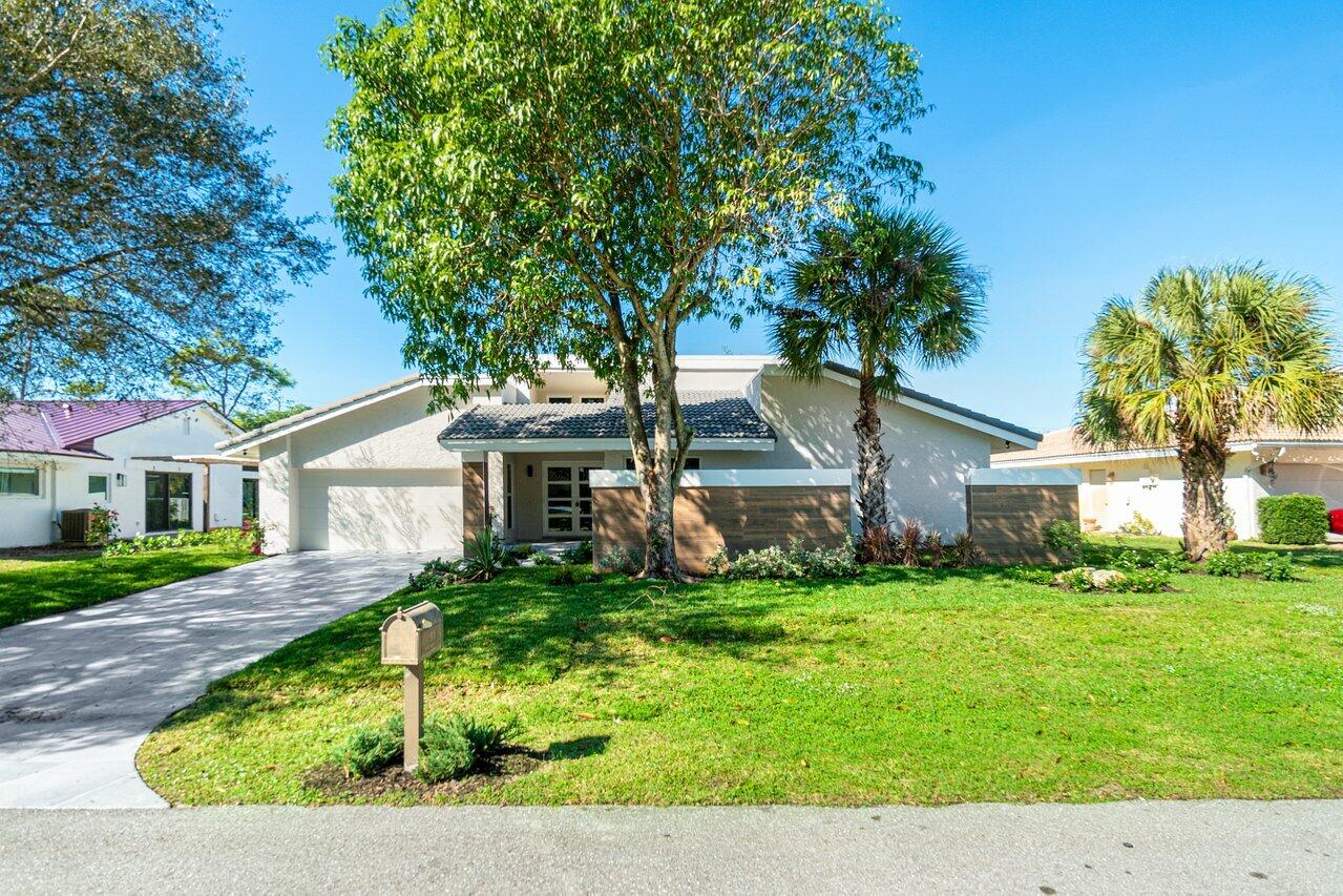 914 Foxpointe Circle Delray Beach, FL 33445 - Photo 3 of 19 front view of house with a yard