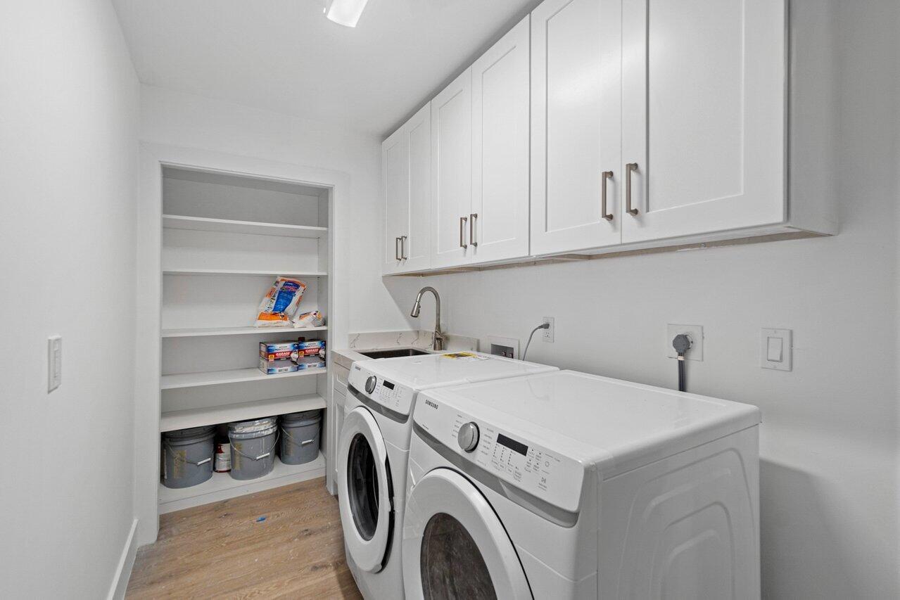 914 Foxpointe Circle Delray Beach, FL 33445 - Photo 9 of 19 a utility room with dryer and washer