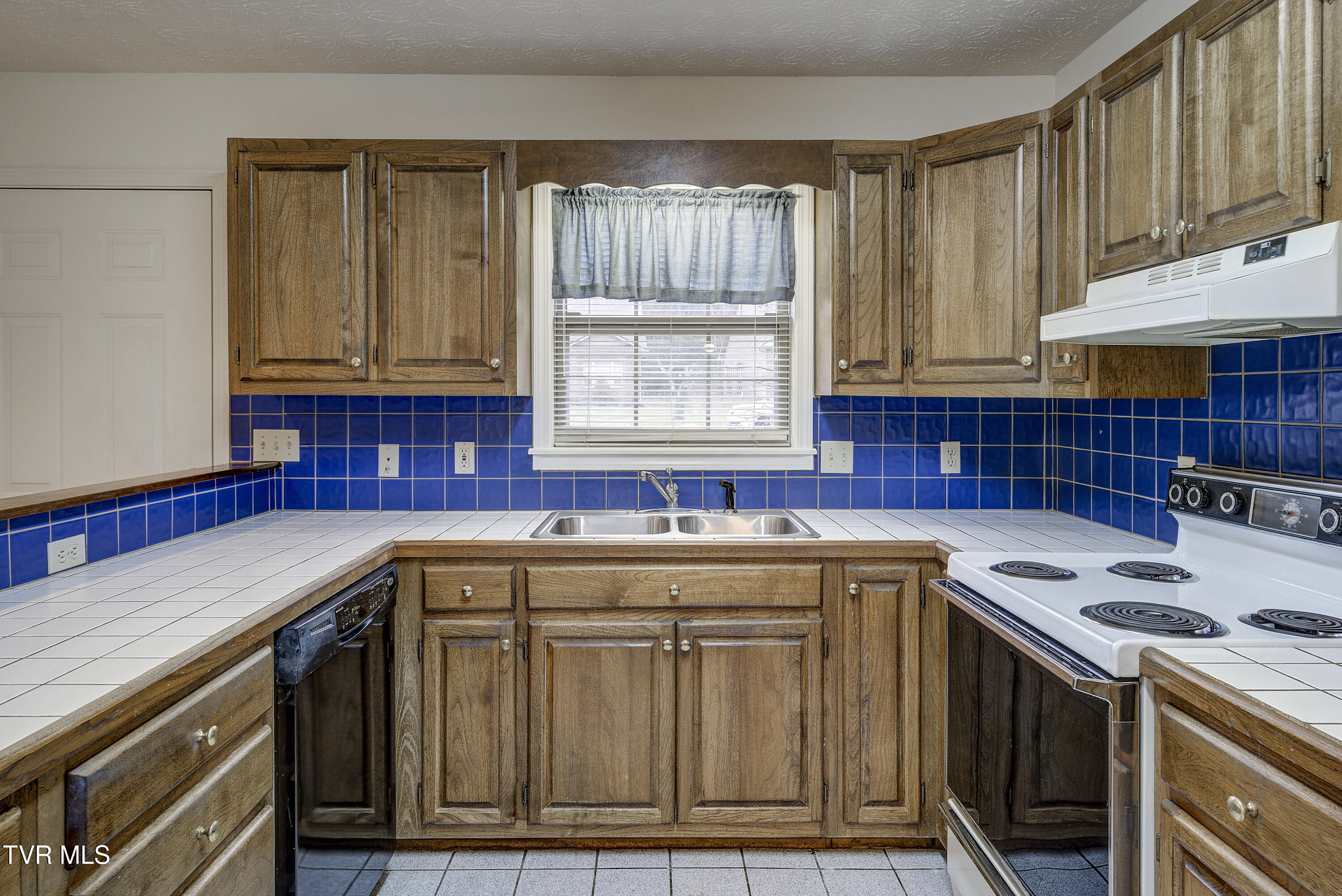 111 Park Place Greeneville, TN 37743 - Photo 10 of 39 ParkPlace-Interior-3