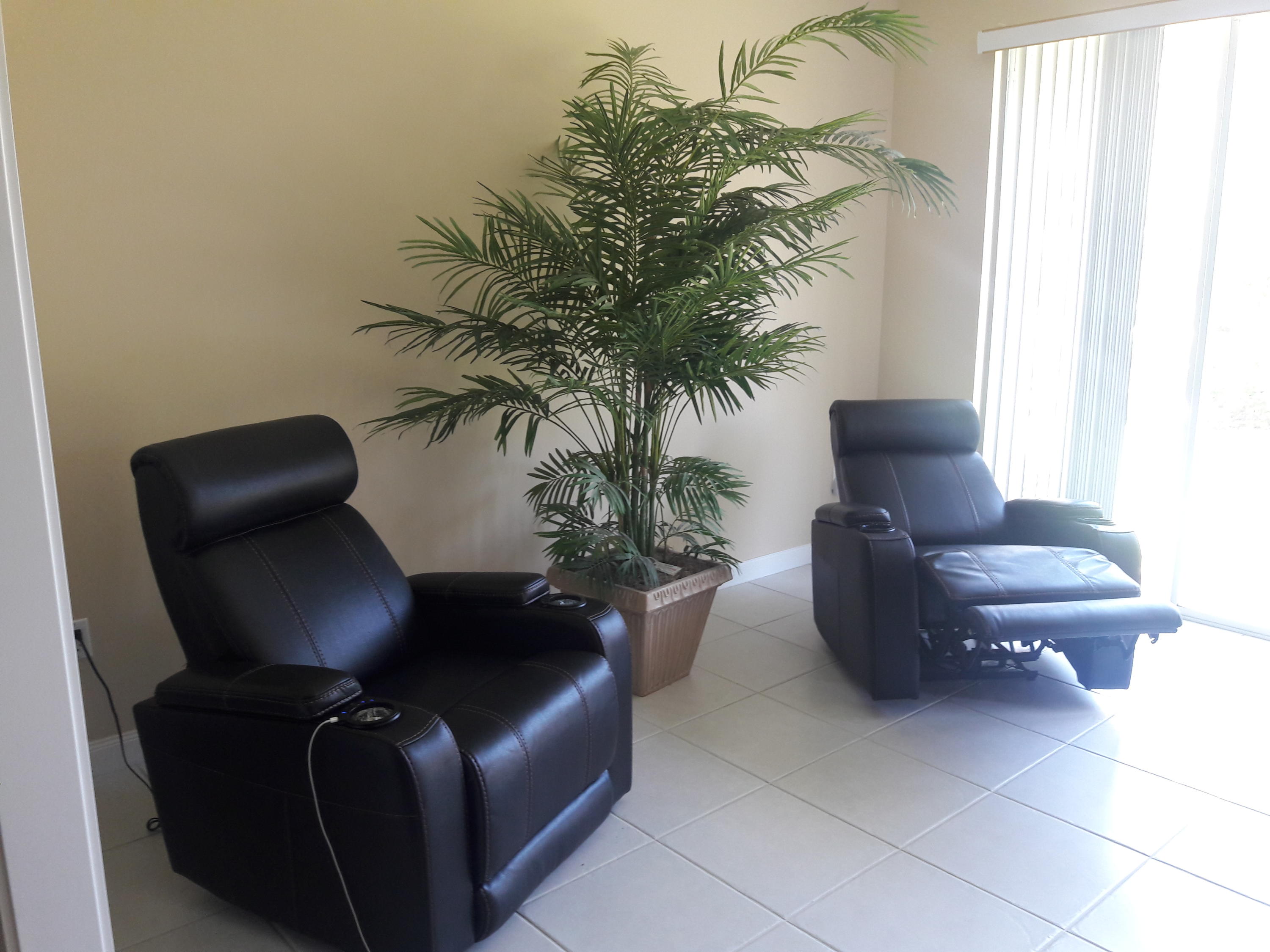 37 Harbour Isle Drive East, Unit 101 Fort Pierce, FL 34949 - Photo 4 of 12 a living room with furniture and a potted plant