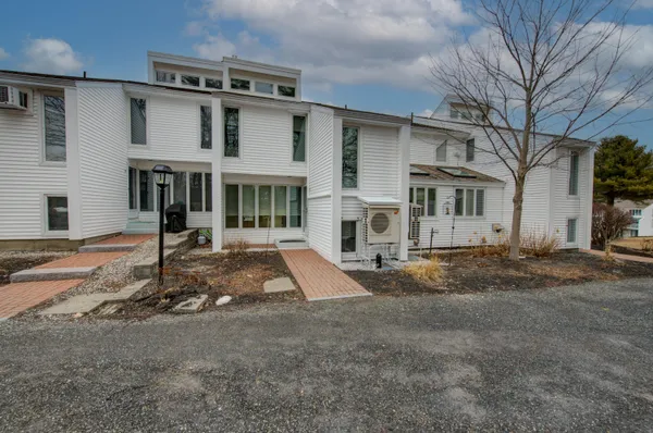 $824,900 | 19 Goodridge Drive, Unit 31, Naples, ME 04055