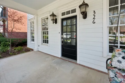 a view of entryway of the house