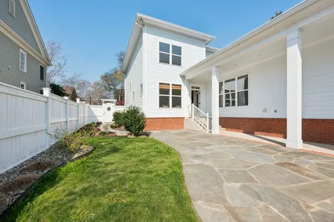 a view of a house with backyard and garden