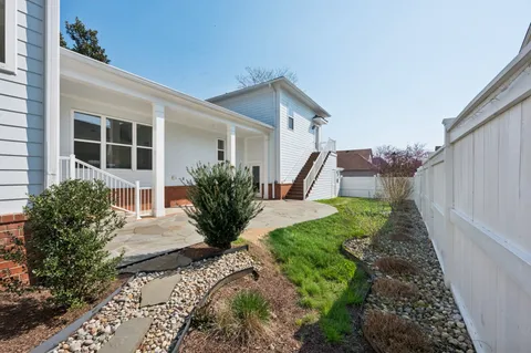 a view of a backyard with pathway