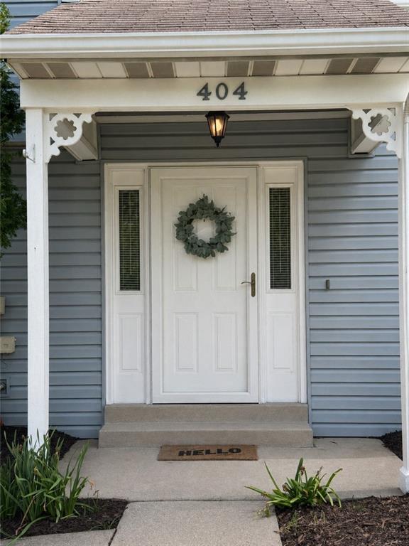 404 Chandler Place Pittsburgh, PA 15212 - Photo 2 of 26 Welcome your guests under your coverd porch.