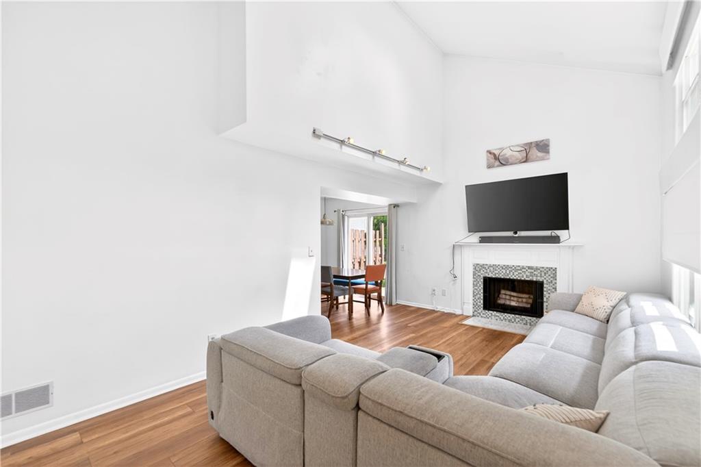 404 Chandler Place Pittsburgh, PA 15212 - Photo 4 of 26 This bright spacious room measures 18x11. The large windows allow the natural light to shine!