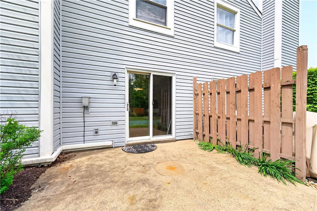404 Chandler Place Pittsburgh, PA 15212 - Photo 8 of 26 Enjoy your outside space knowing all grass and scrubs are cut and maintained by the HOA!