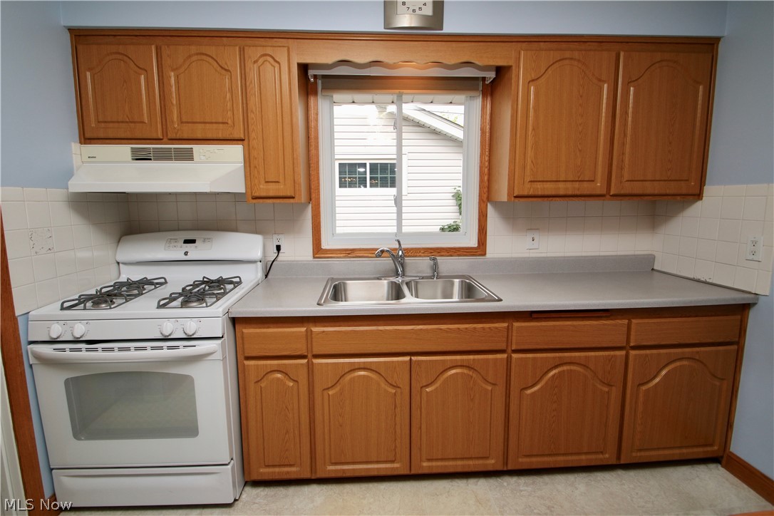 30331 Arnold Road Willowick, OH 44095 - Photo 8 of 34