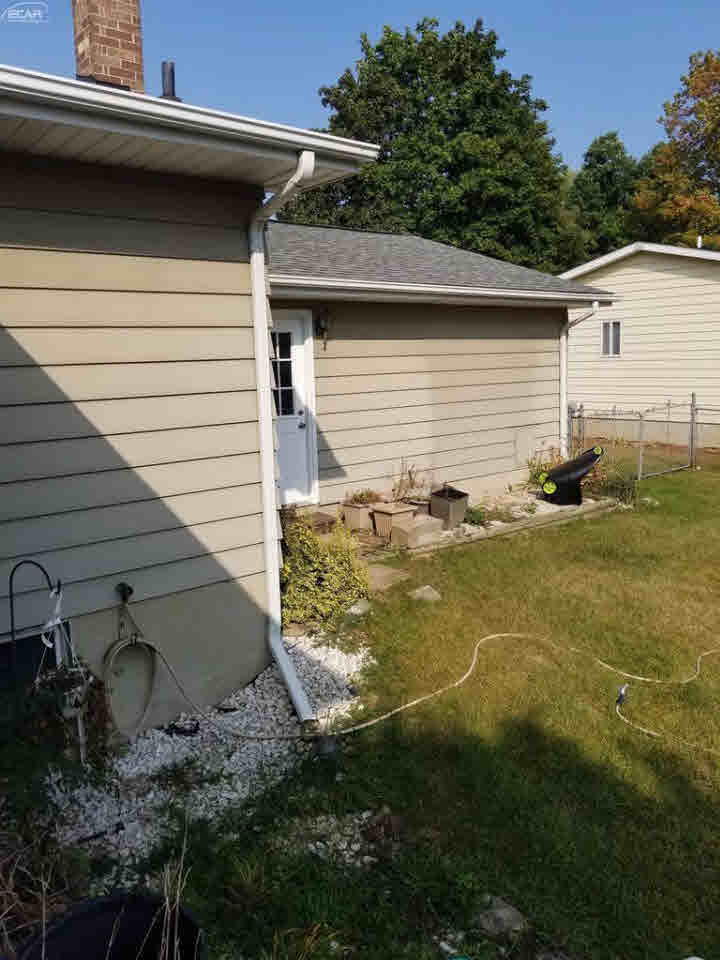 616 Deland Road Flushing, MI 48433 - Photo 4 of 25 21369832-3.JPG