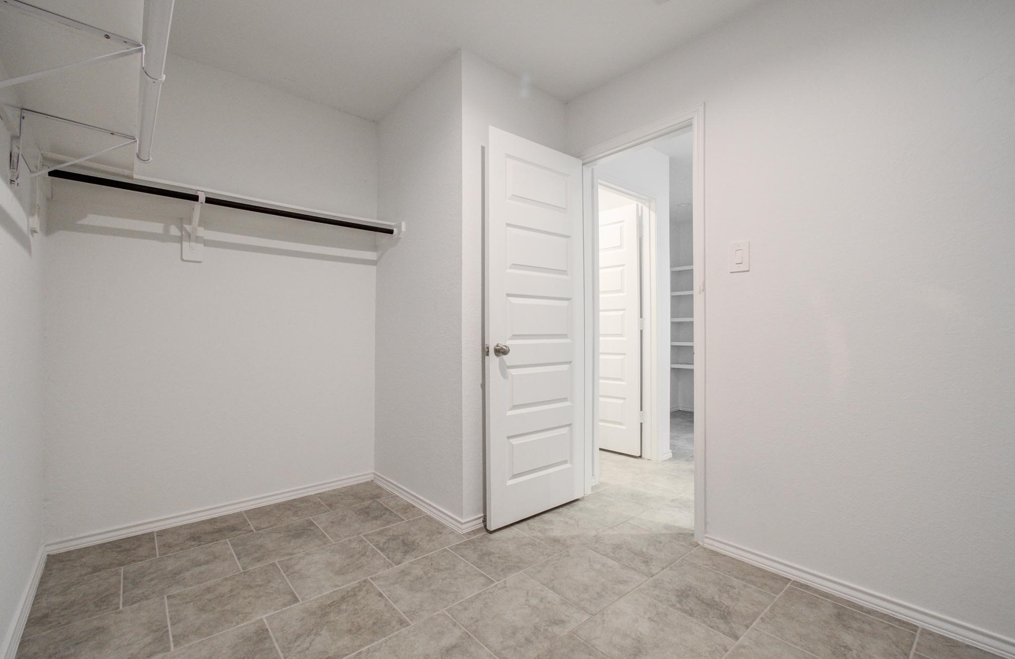 7527 Cynomys Court Rosharon, TX 77583 - Photo 26 of 29 Primary Closet