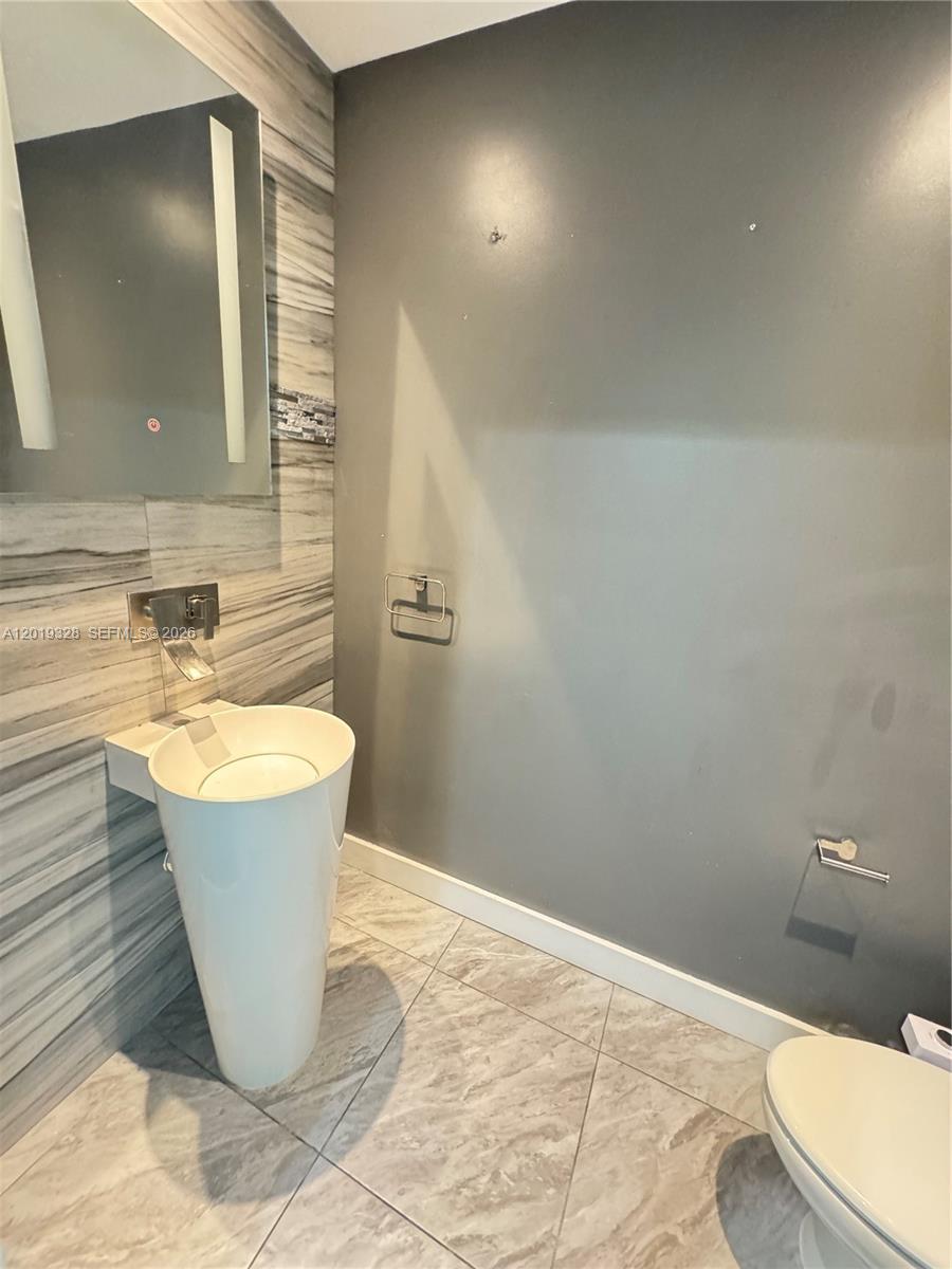 60 Southwest 13th Street, Unit 2006 Miami, FL 33130 - Photo 2 of 10