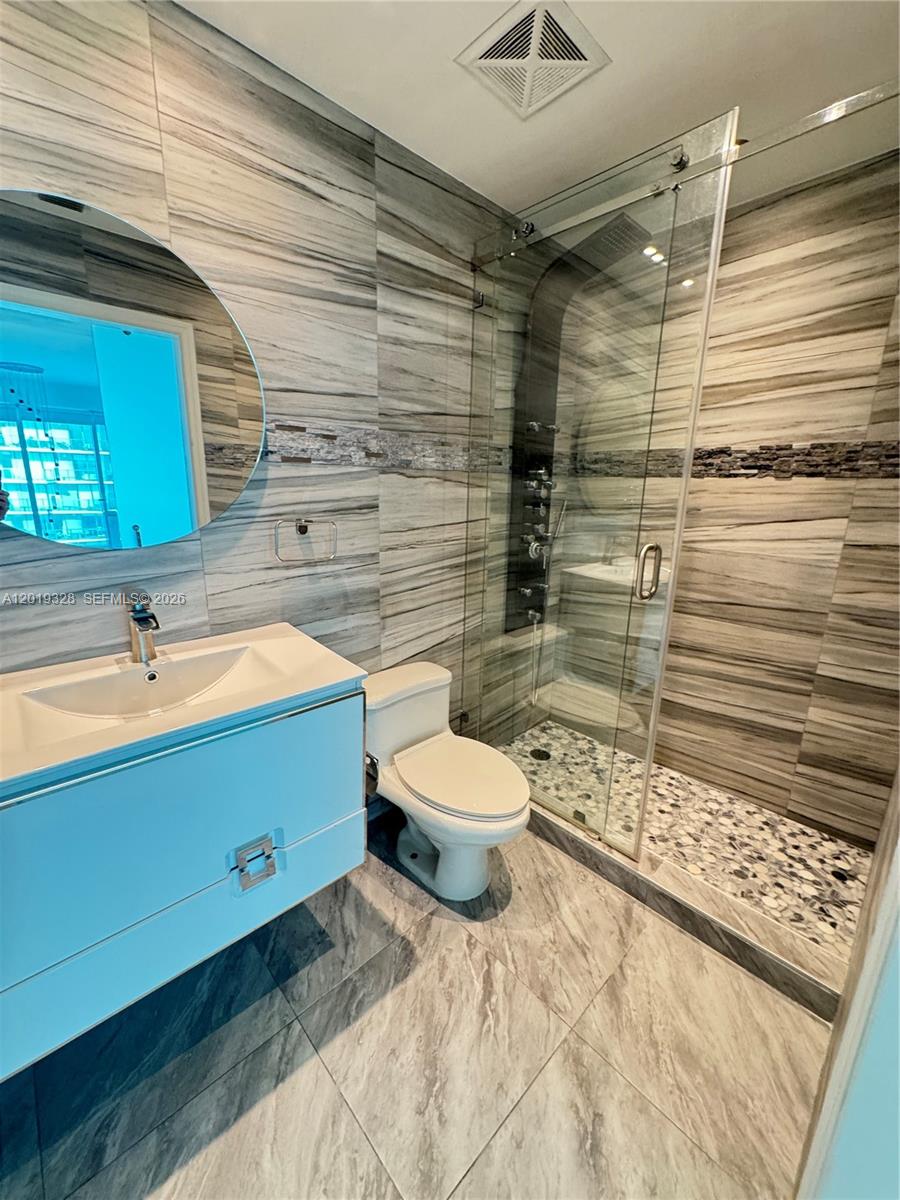 60 Southwest 13th Street, Unit 2006 Miami, FL 33130 - Photo 4 of 10