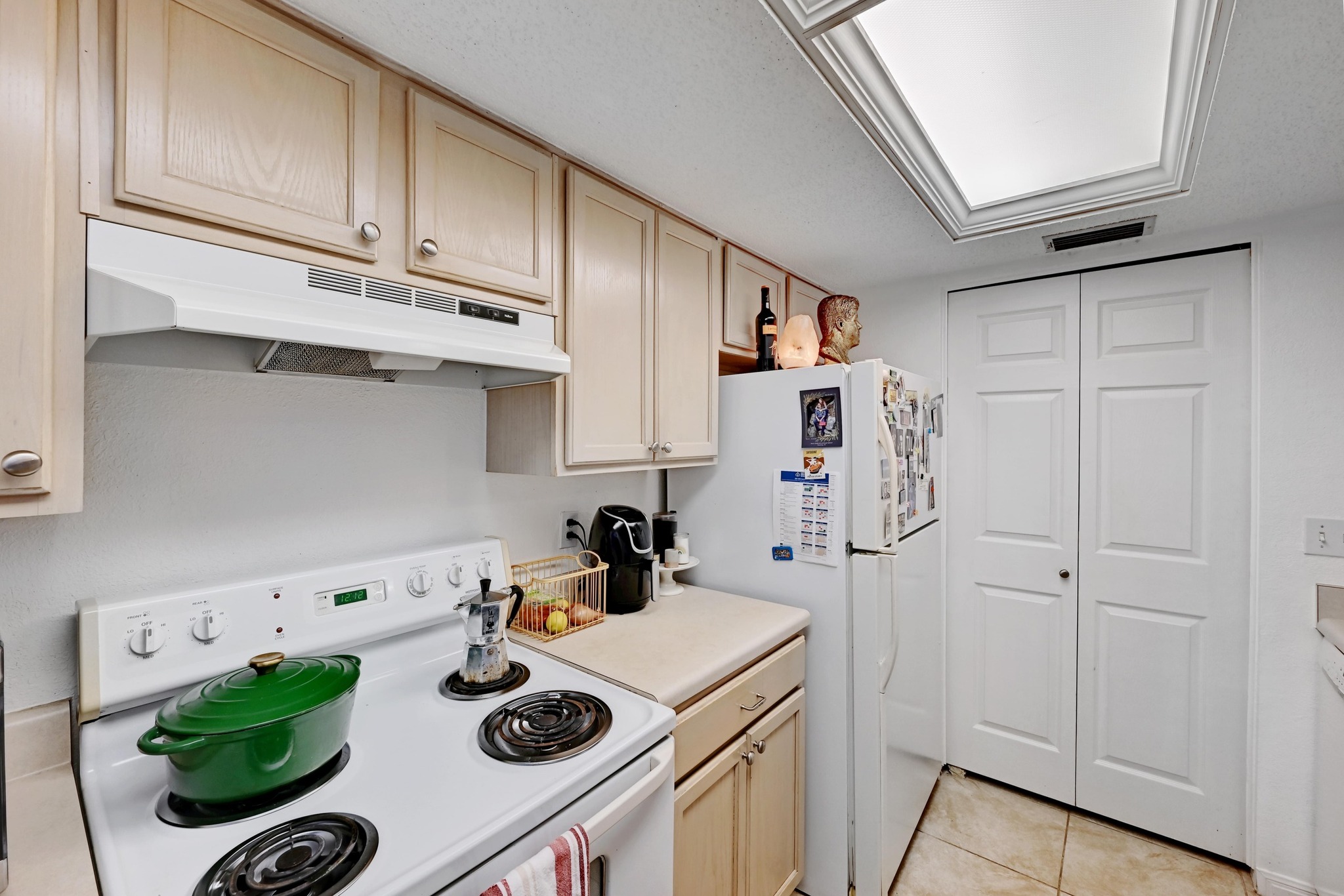 7635 Guadalupe Street, Unit 1002 Austin, TX 78752 - Photo 11 of 27 a kitchen with a refrigerator and stove