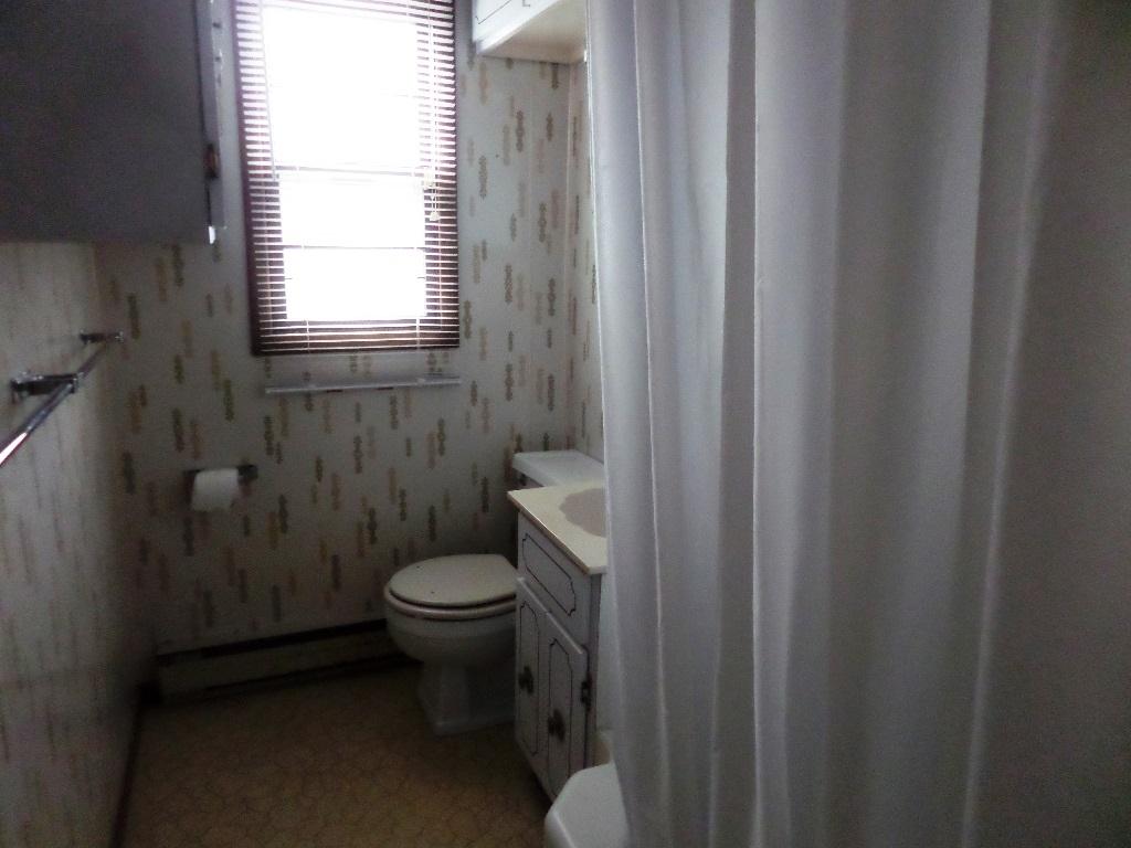 438 West Outer Drive Oak Ridge, TN 37830 - Photo 14 of 23 436bath