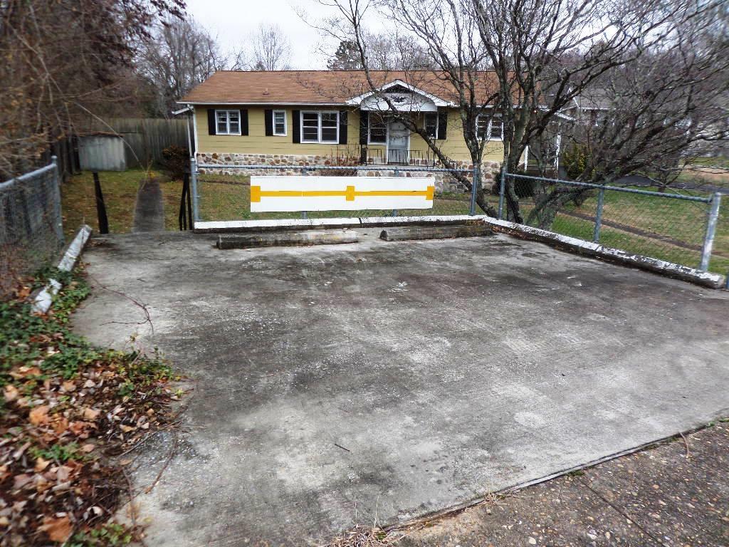 438 West Outer Drive Oak Ridge, TN 37830 - Photo 15 of 23 additionalparking