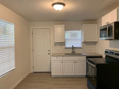 1916 Liberty Street Bonham, TX 75418 - Photo 4 of 11