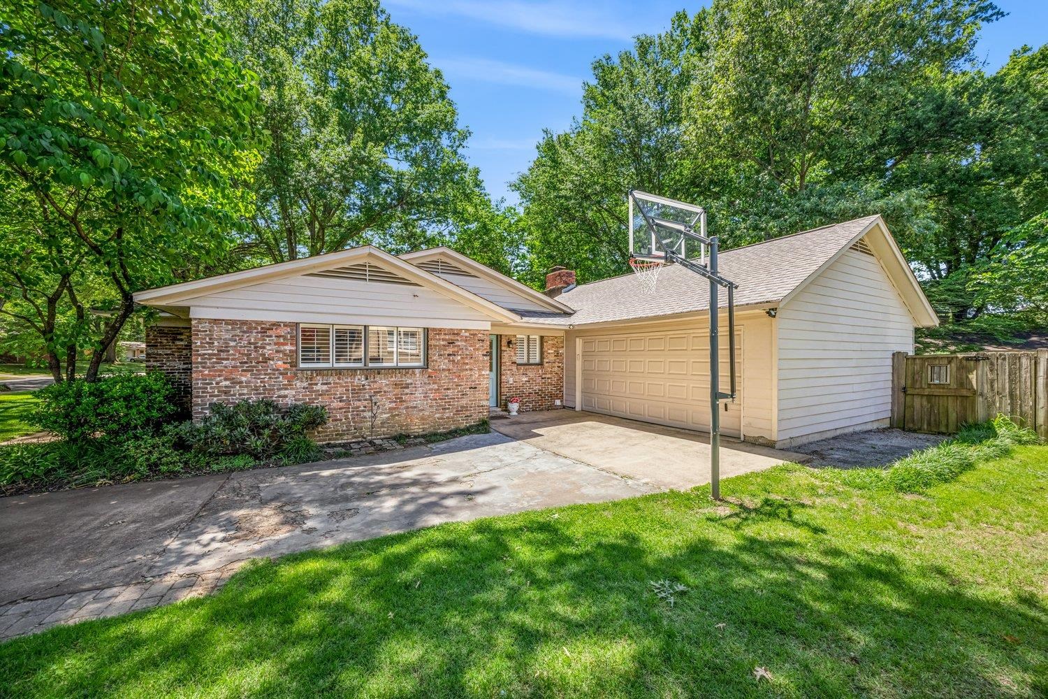 4220 Minden Road Memphis, TN 38117 - Photo 29 of 30 a front view of a house with a yard and garage
