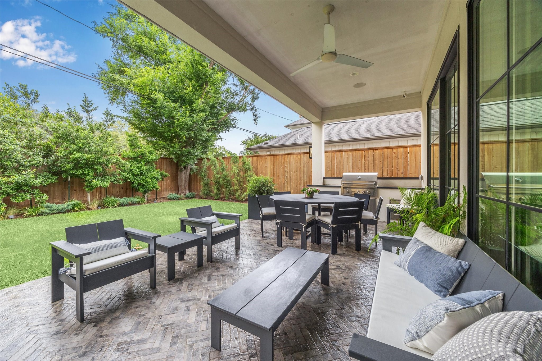2224 North Boulevard Houston, TX 77098 - Photo 47 of 50 a view of a patio with a dining table and chairs with a couches near a garden