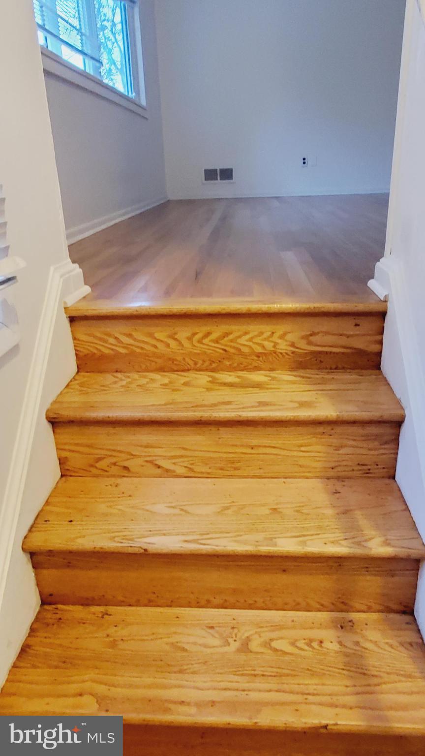 3804 Ralph Road Silver Spring, MD 20906 - Photo 5 of 57 Landing Area Split Foyer