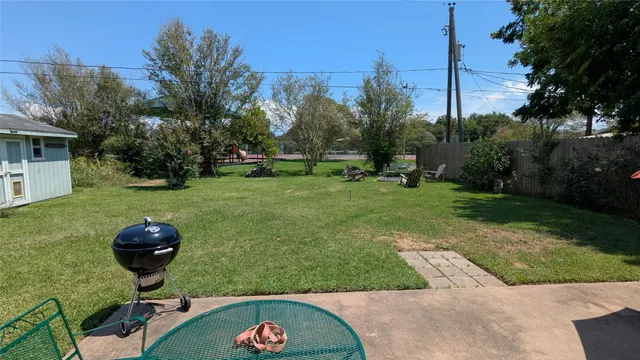 a view of a backyard with garden