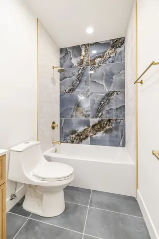 $2,500 | 2949 West 25th Place, Unit 2, Chicago, IL 60623