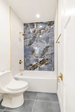 $2,500 | 2949 West 25th Place, Unit 2, Chicago, IL 60623