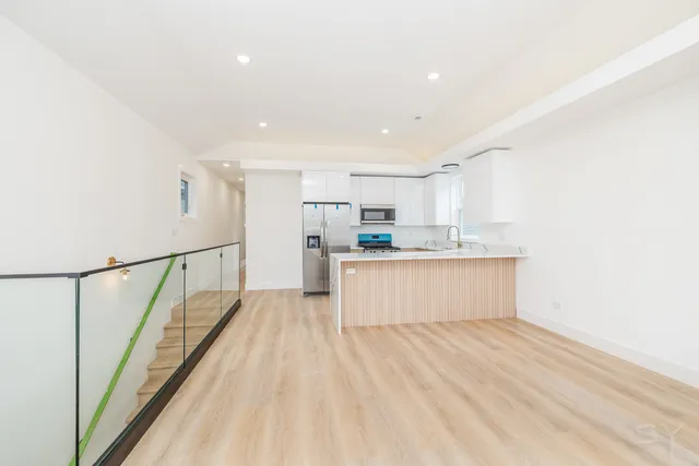 $2,500 | 2949 West 25th Place, Unit 2, Chicago, IL 60623