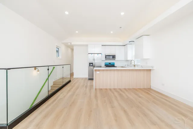 $2,500 | 2949 West 25th Place, Unit 2, Chicago, IL 60623