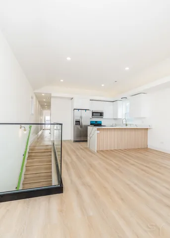 $2,500 | 2949 West 25th Place, Unit 2, Chicago, IL 60623