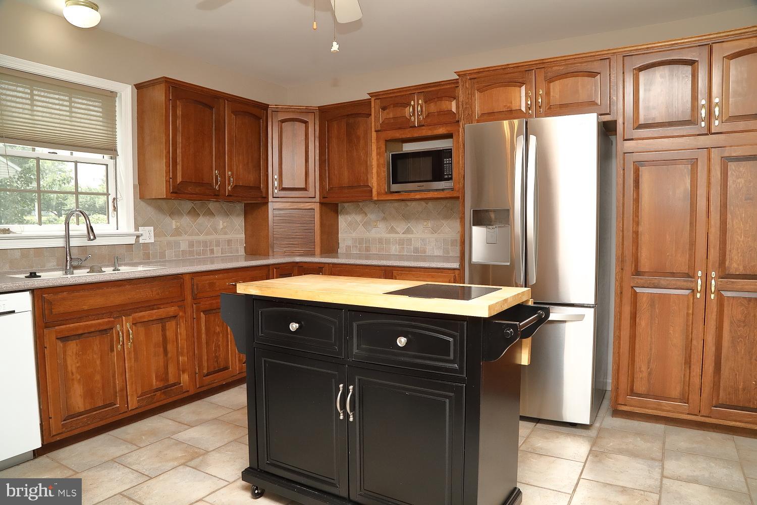 13 Village Drive Lititz, PA 17543 - Photo 12 of 35 Kitchen