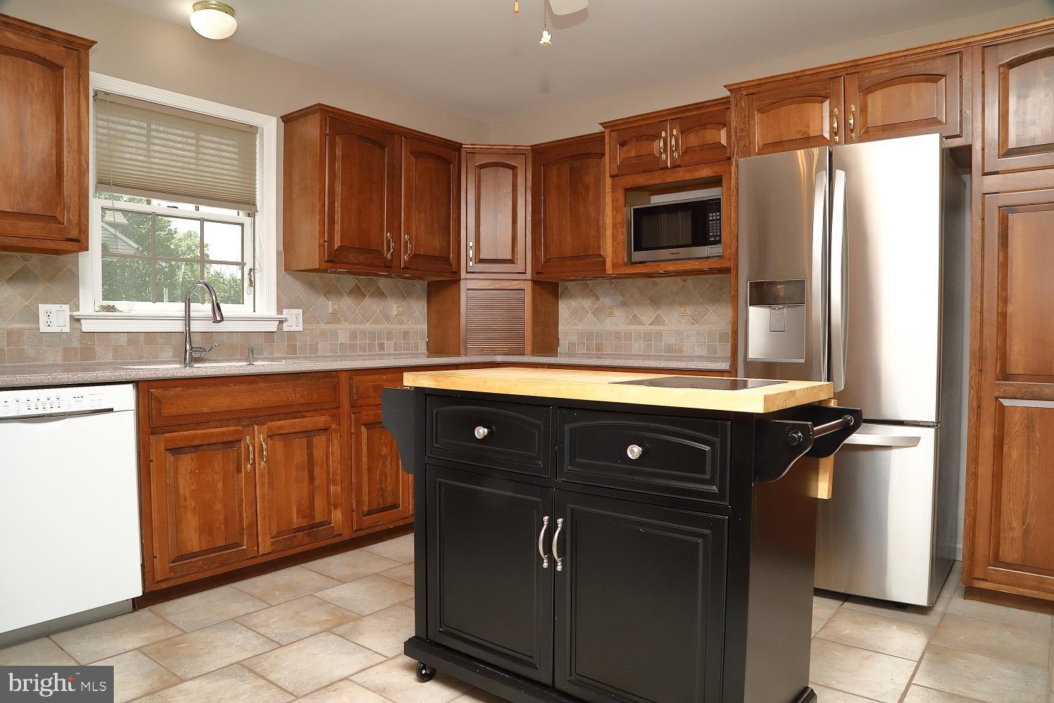 13 Village Drive Lititz, PA 17543 - Photo 14 of 35 Kitchen