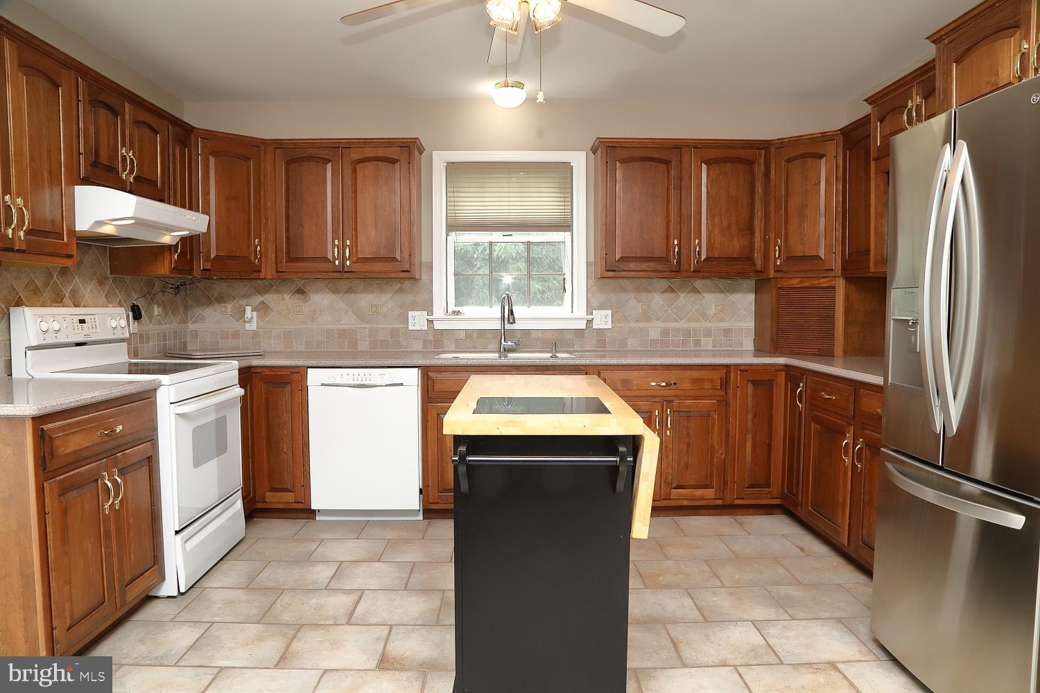 13 Village Drive Lititz, PA 17543 - Photo 16 of 35 Kitchen