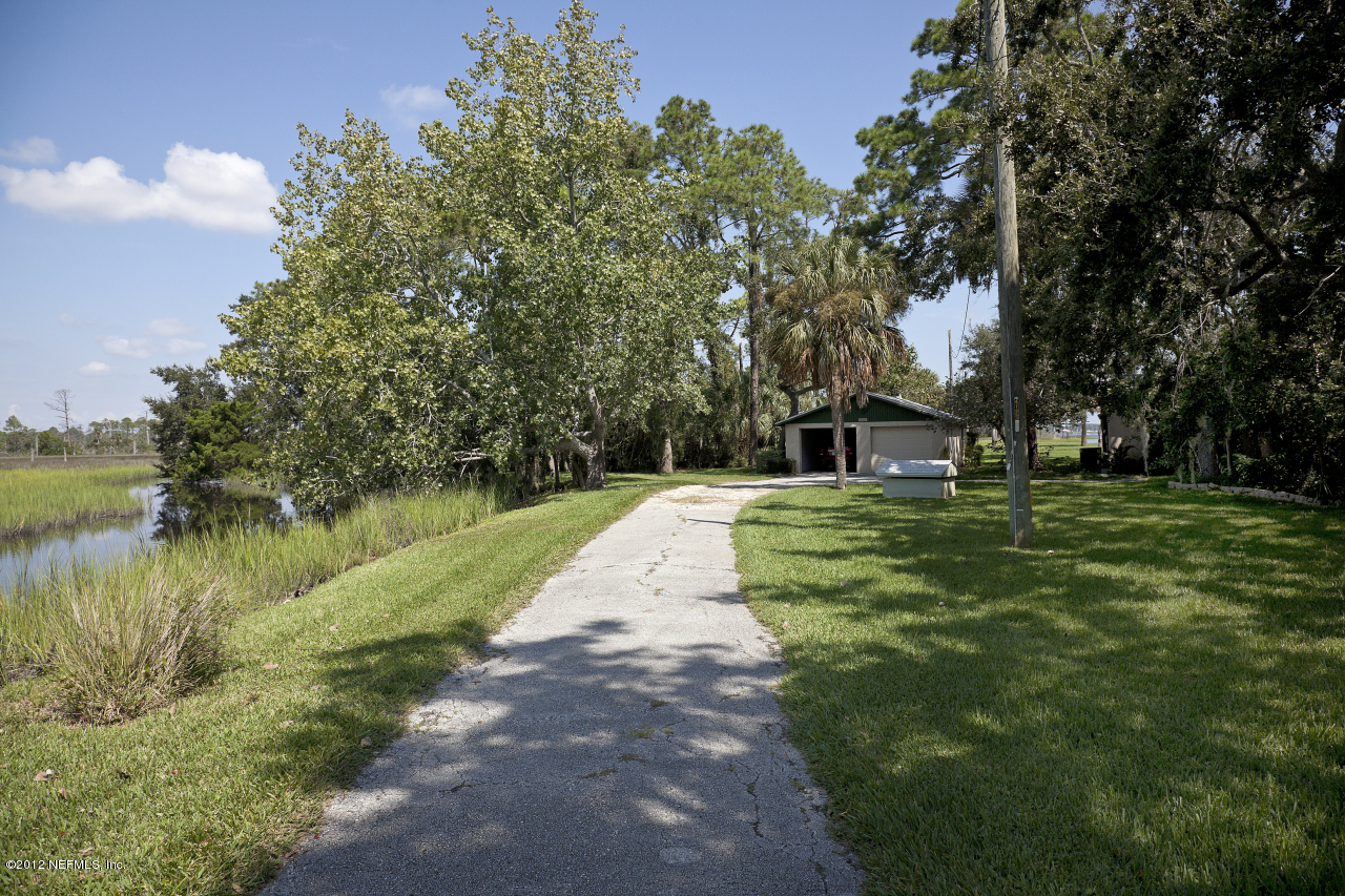 4123 Stacey Road West Jacksonville, FL 32250 - Photo 10 of 17 Driveway