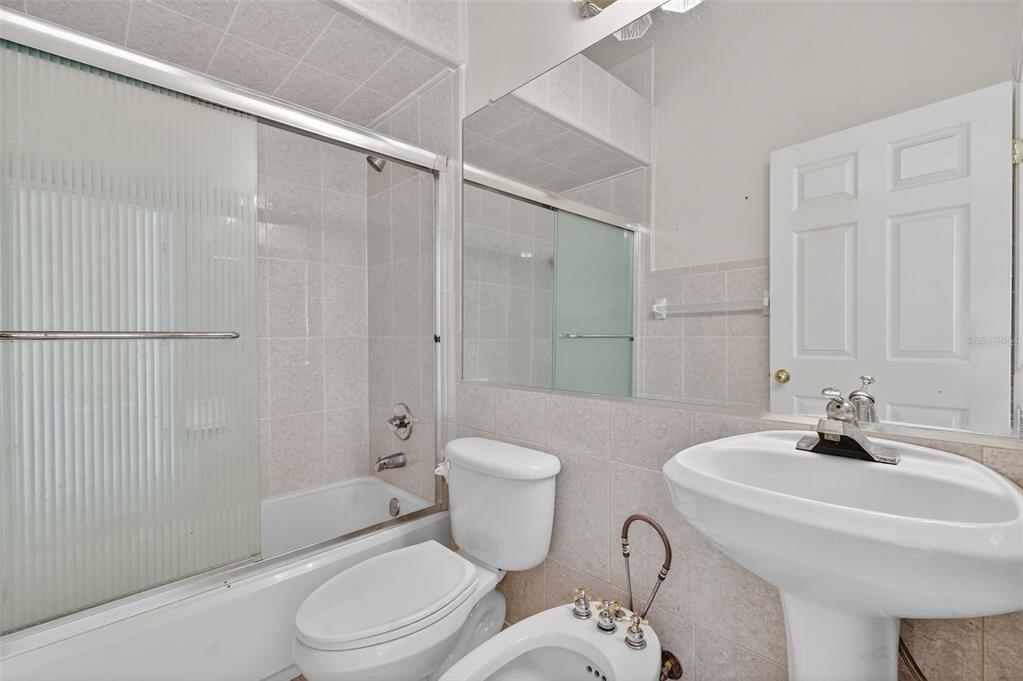 148 Lookout Drive Apollo Beach, FL 33572 - Photo 43 of 71 a bathroom with a toilet a sink and a bathtub