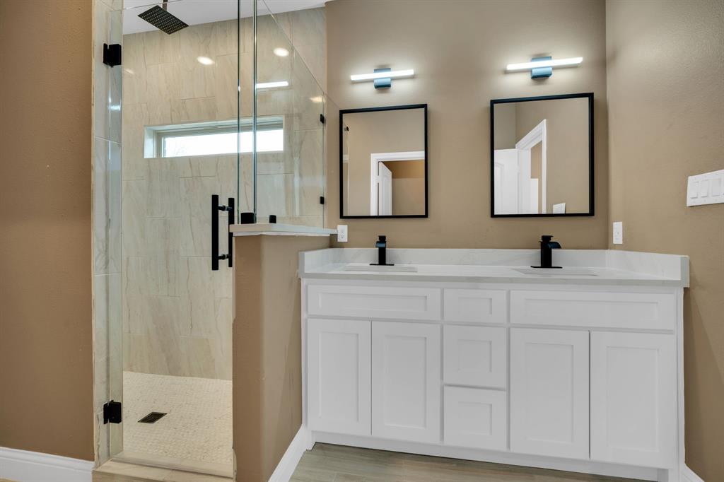 203 West Denton Palmer, TX 75152 - Photo 15 of 20 Ensuite