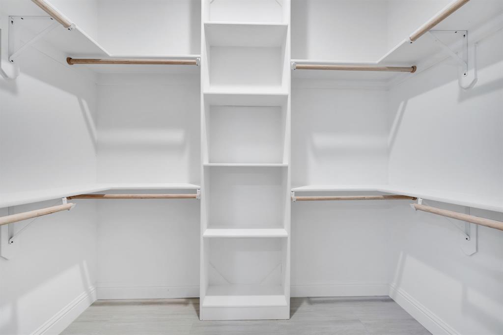 203 West Denton Palmer, TX 75152 - Photo 18 of 20 Custom Closet