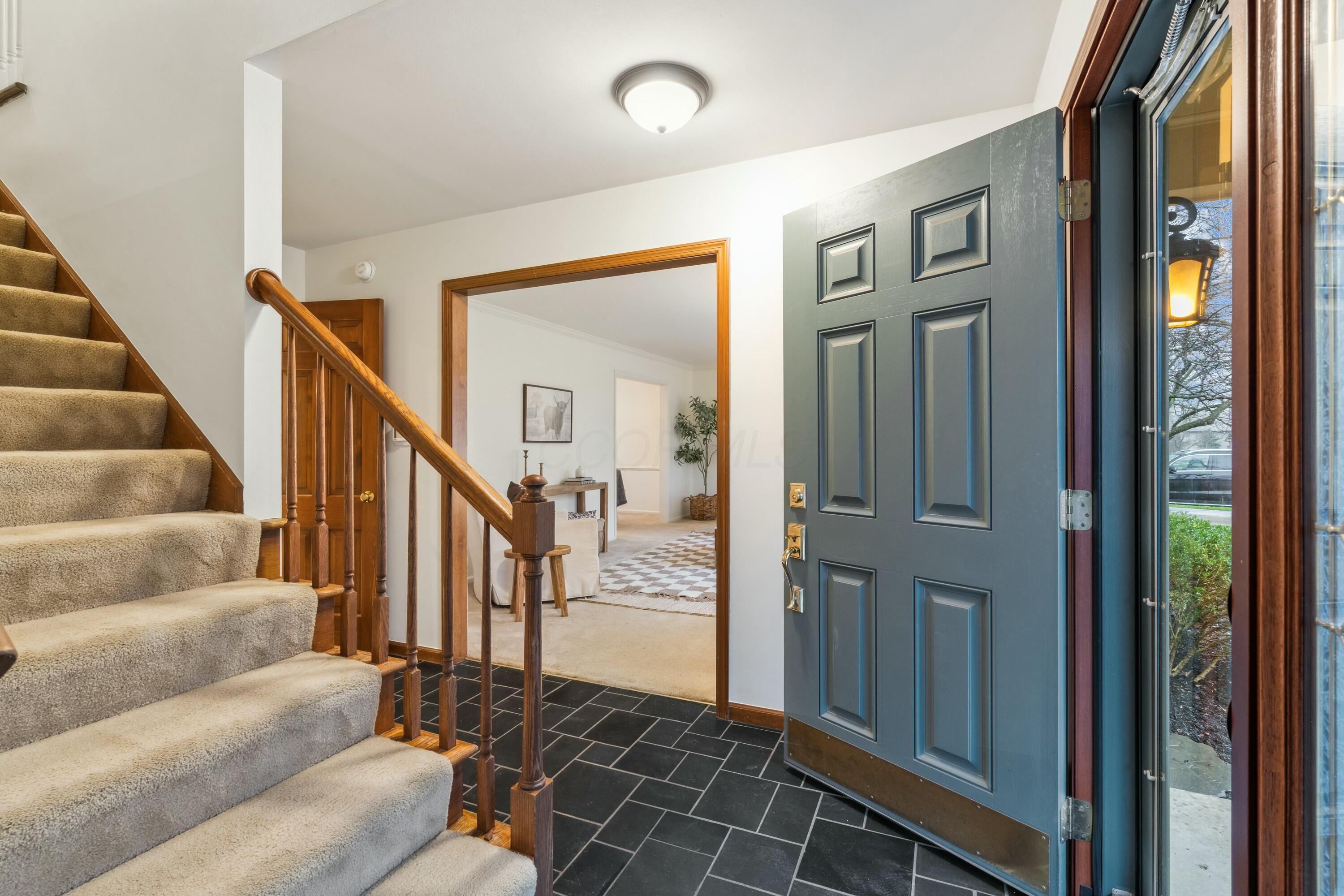 4052 Fenwick Road Columbus, OH 43220 - Photo 12 of 76 Entry