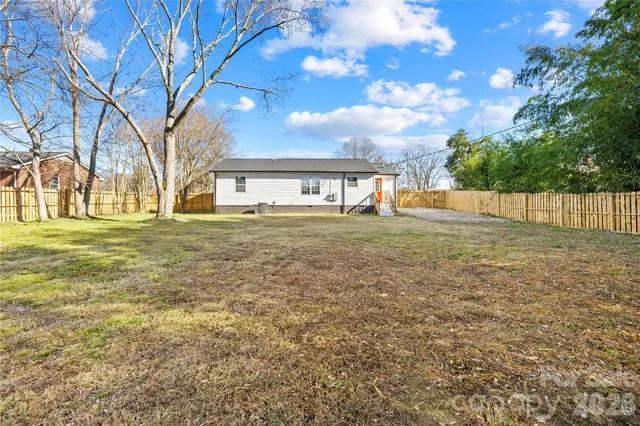 a view of a yard with a house