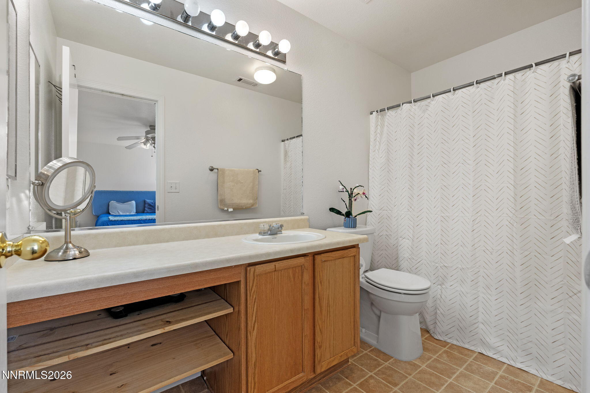 9490 Autumn Leaf Way Reno, NV 89506 - Photo 17 of 31 Primary bathroom