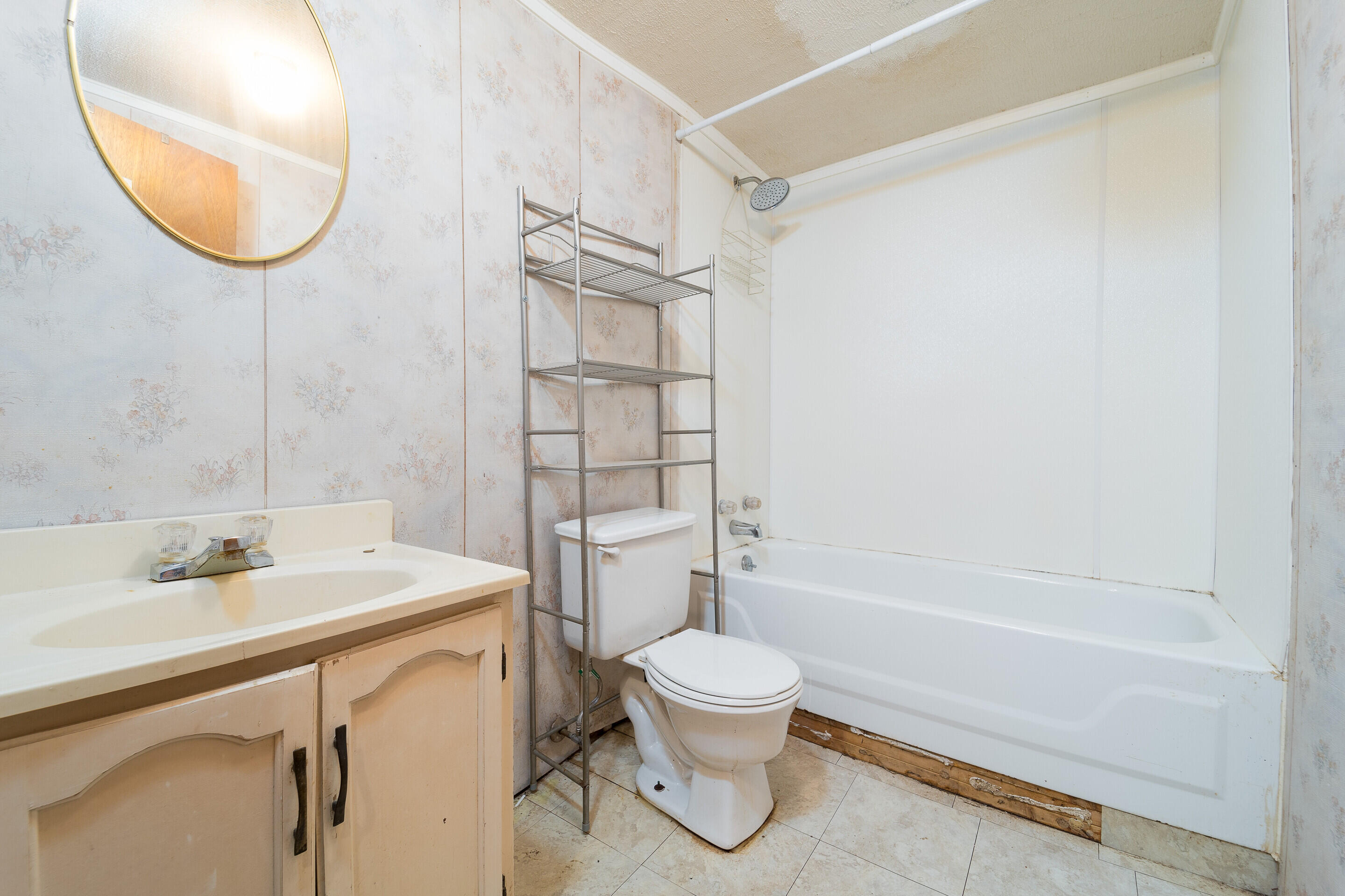 5329 Starkey Road Roanoke, VA 24018 - Photo 21 of 27 Bath