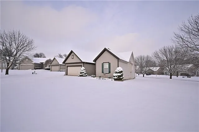 $384,900 | 3100 Northwest 86th Street, Kansas City, MO 64154