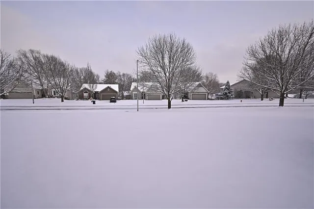 $384,900 | 3100 Northwest 86th Street, Kansas City, MO 64154