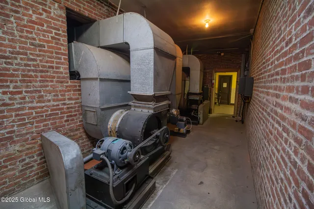 $1,650,000 | 181 Western Avenue, Albany, NY 12203