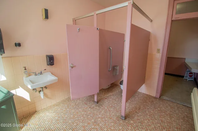 $1,650,000 | 181 Western Avenue, Albany, NY 12203