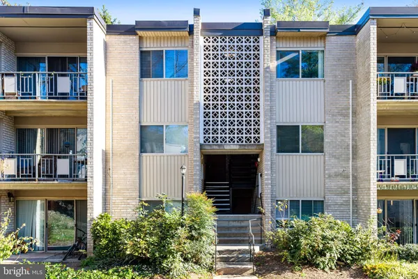 $210,000 | 12215 Braxfield Court, Unit 106, Rockville, MD 20852