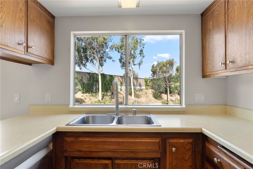 443 Woodbury Road Glendale, CA 91206 - Photo 22 of 48 Kitchen