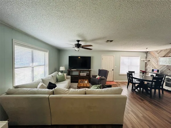 $2,400 | 108 Creek Bend Lane, Columbus, TX 78934