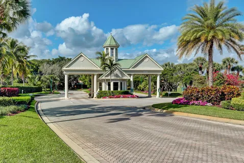 $789,900 | 8275 Bob-O-Link Drive, Palm Beach Gardens, FL 33412