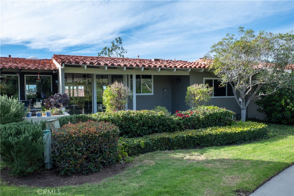 2154 Vista Entrada Newport Beach, CA 92660 - Photo 15 of 19 a front view of house with a garden